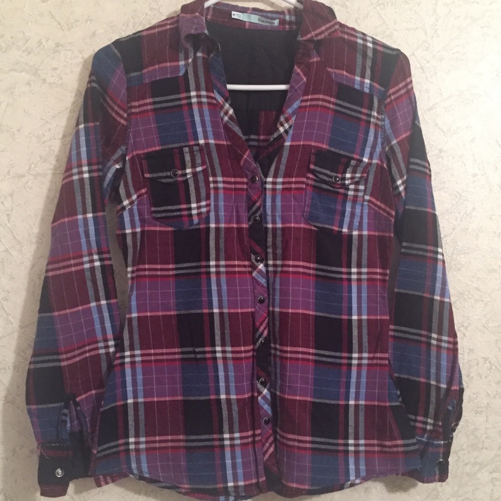 🆕 Gently loved Maurices plaid button down shirt